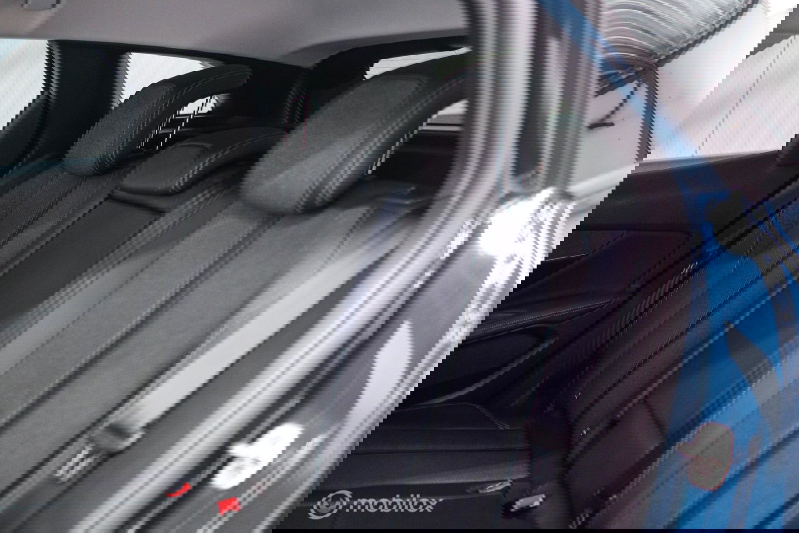 Peugeot 3008 1.6 HYbrid 225 pk Allure | Trekhaak | NL auto | Camera | Leder | HUD | rijklaaprijs | All season banden |