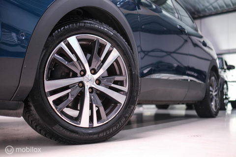 Peugeot 3008 1.6 HYbrid 225 pk Allure | Trekhaak | NL auto | Camera | Leder | HUD | rijklaaprijs | All season banden |