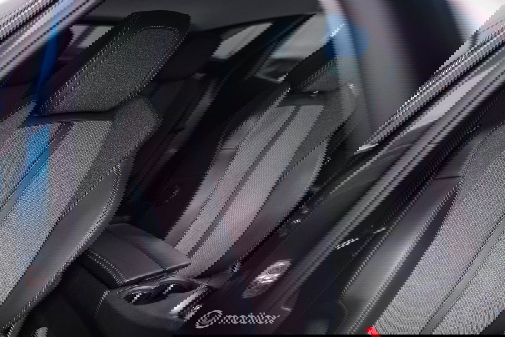 Peugeot 3008 1.6 HYbrid 225 pk Allure | Trekhaak | NL auto | Camera | Leder | HUD | rijklaaprijs | All season banden |