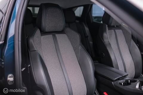 Peugeot 3008 1.6 HYbrid 225 pk Allure | Trekhaak | NL auto | Camera | Leder | HUD | rijklaaprijs | All season banden |
