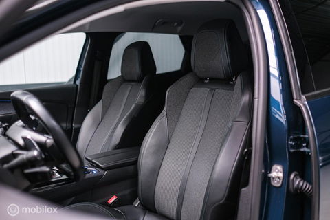 Peugeot 3008 1.6 HYbrid 225 pk Allure | Trekhaak | NL auto | Camera | Leder | HUD | rijklaaprijs | All season banden |