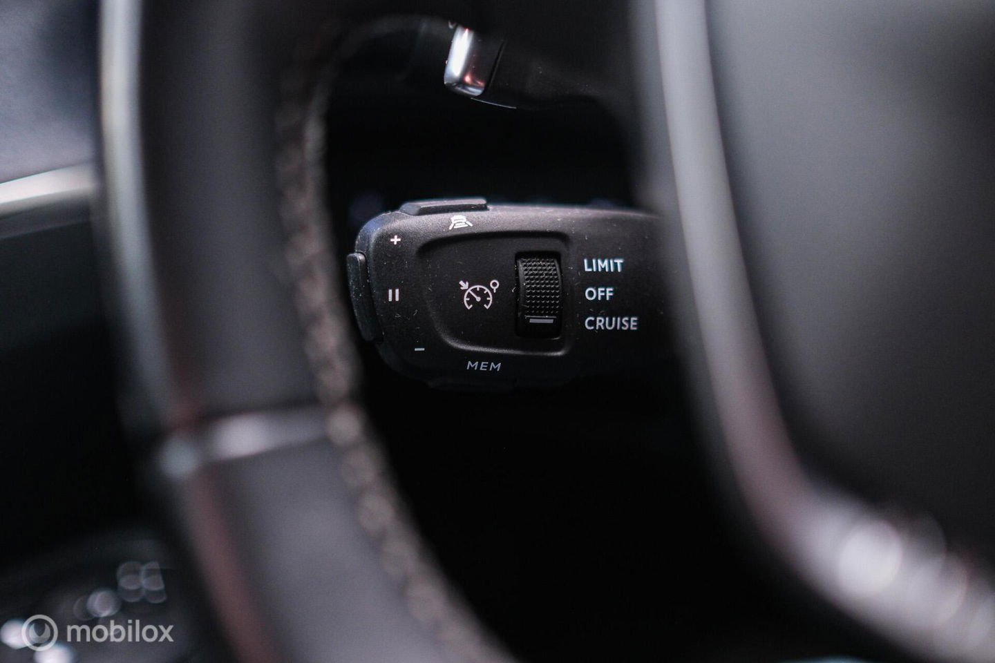 Peugeot 3008 1.6 HYbrid 225 pk Allure | Trekhaak | NL auto | Camera | Leder | HUD | rijklaaprijs | All season banden |