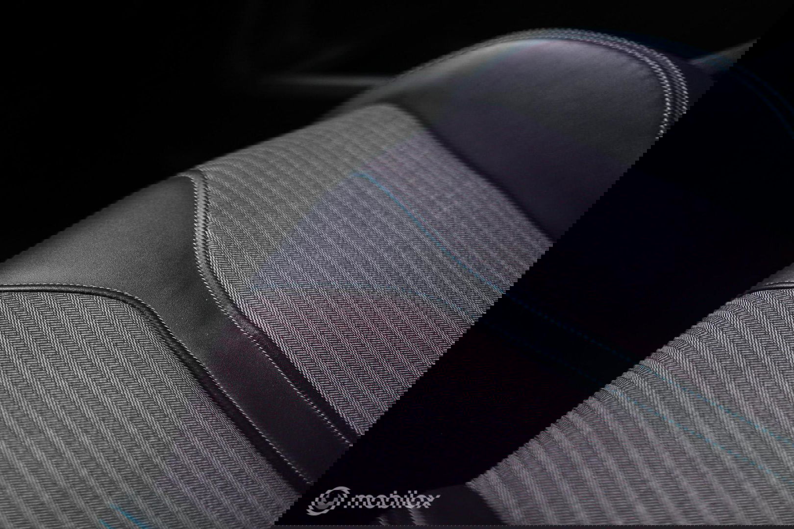 Peugeot 3008 1.6 HYbrid 225 pk Allure | Trekhaak | NL auto | Camera | Leder | HUD | rijklaaprijs | All season banden |