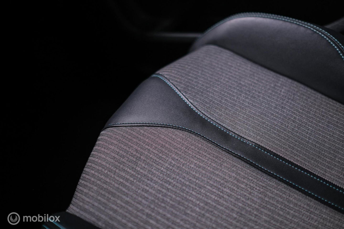 Peugeot 3008 1.6 HYbrid 225 pk Allure | Trekhaak | NL auto | Camera | Leder | HUD | rijklaaprijs | All season banden |