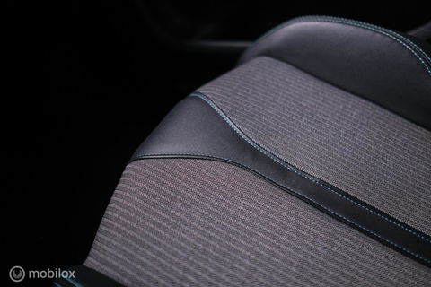 Peugeot 3008 1.6 HYbrid 225 pk Allure | Trekhaak | NL auto | Camera | Leder | HUD | rijklaaprijs | All season banden |