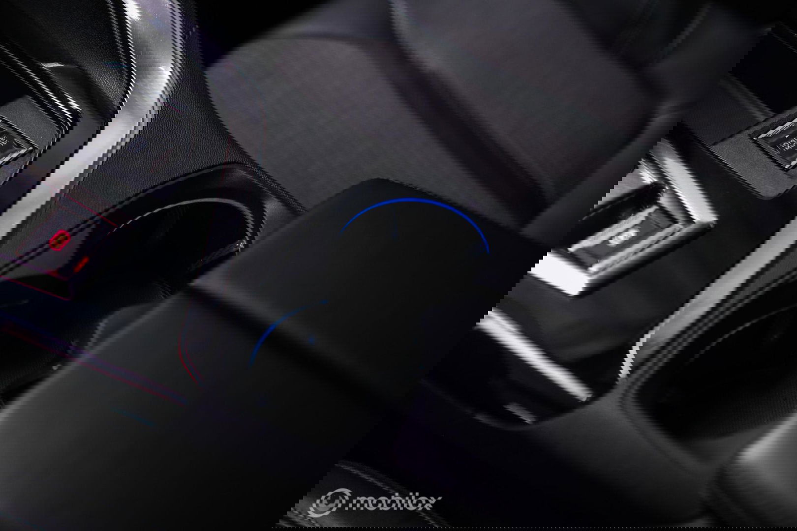 Peugeot 3008 1.6 HYbrid 225 pk Allure | Trekhaak | NL auto | Camera | Leder | HUD | rijklaaprijs | All season banden |