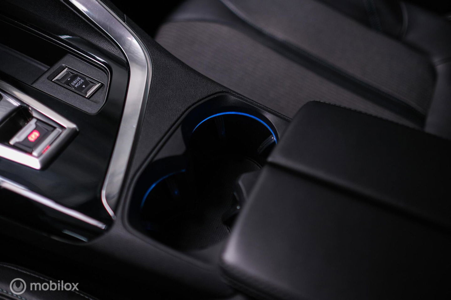 Peugeot 3008 1.6 HYbrid 225 pk Allure | Trekhaak | NL auto | Camera | Leder | HUD | rijklaaprijs | All season banden |