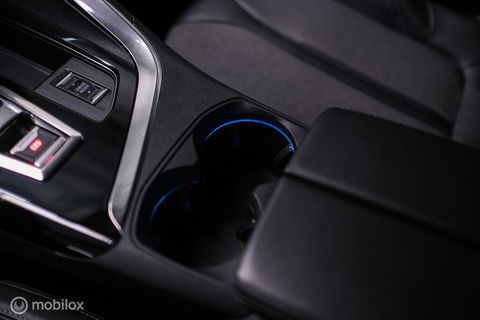 Peugeot 3008 1.6 HYbrid 225 pk Allure | Trekhaak | NL auto | Camera | Leder | HUD | rijklaaprijs | All season banden |