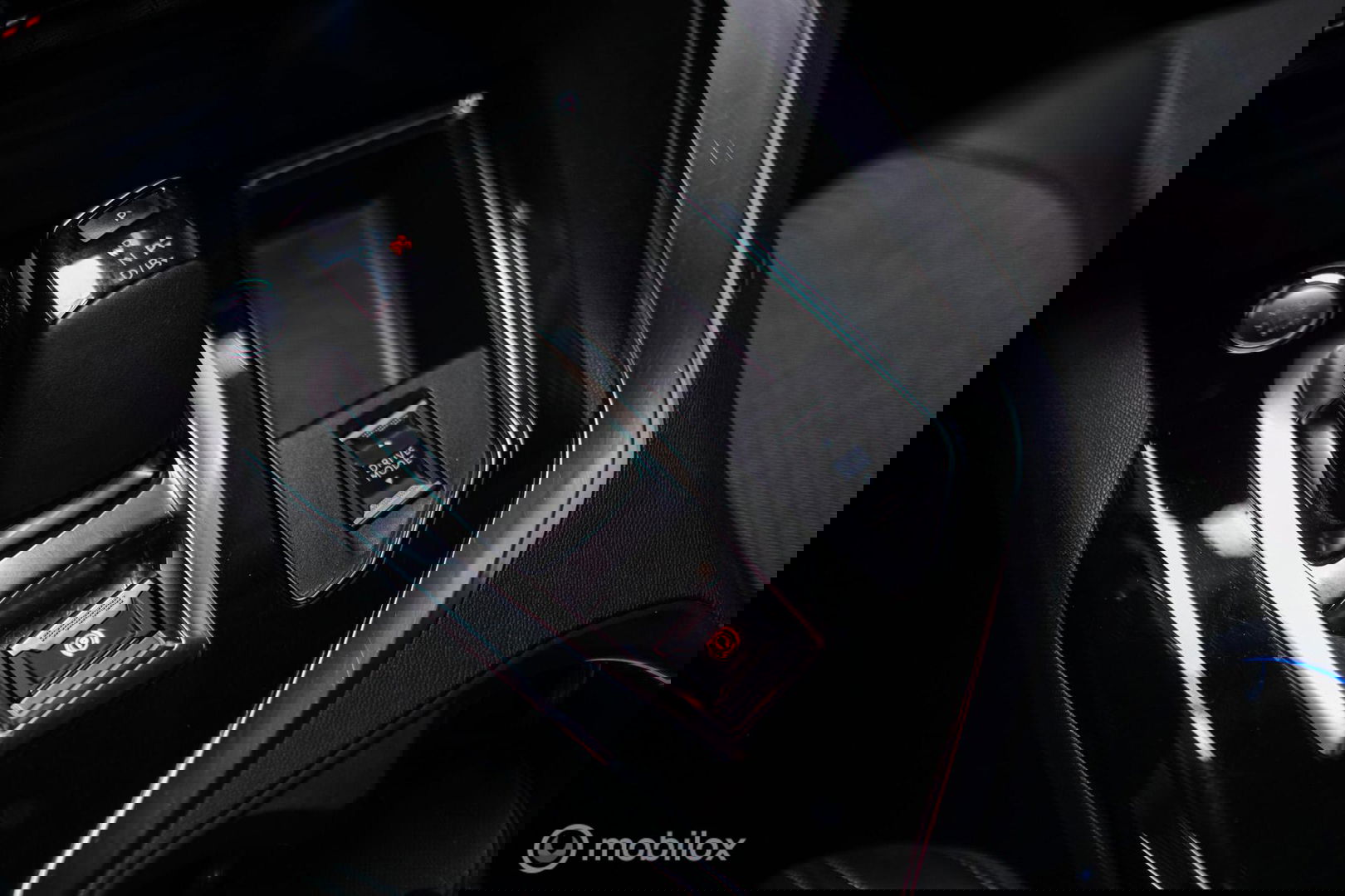 Peugeot 3008 1.6 HYbrid 225 pk Allure | Trekhaak | NL auto | Camera | Leder | HUD | rijklaaprijs | All season banden |