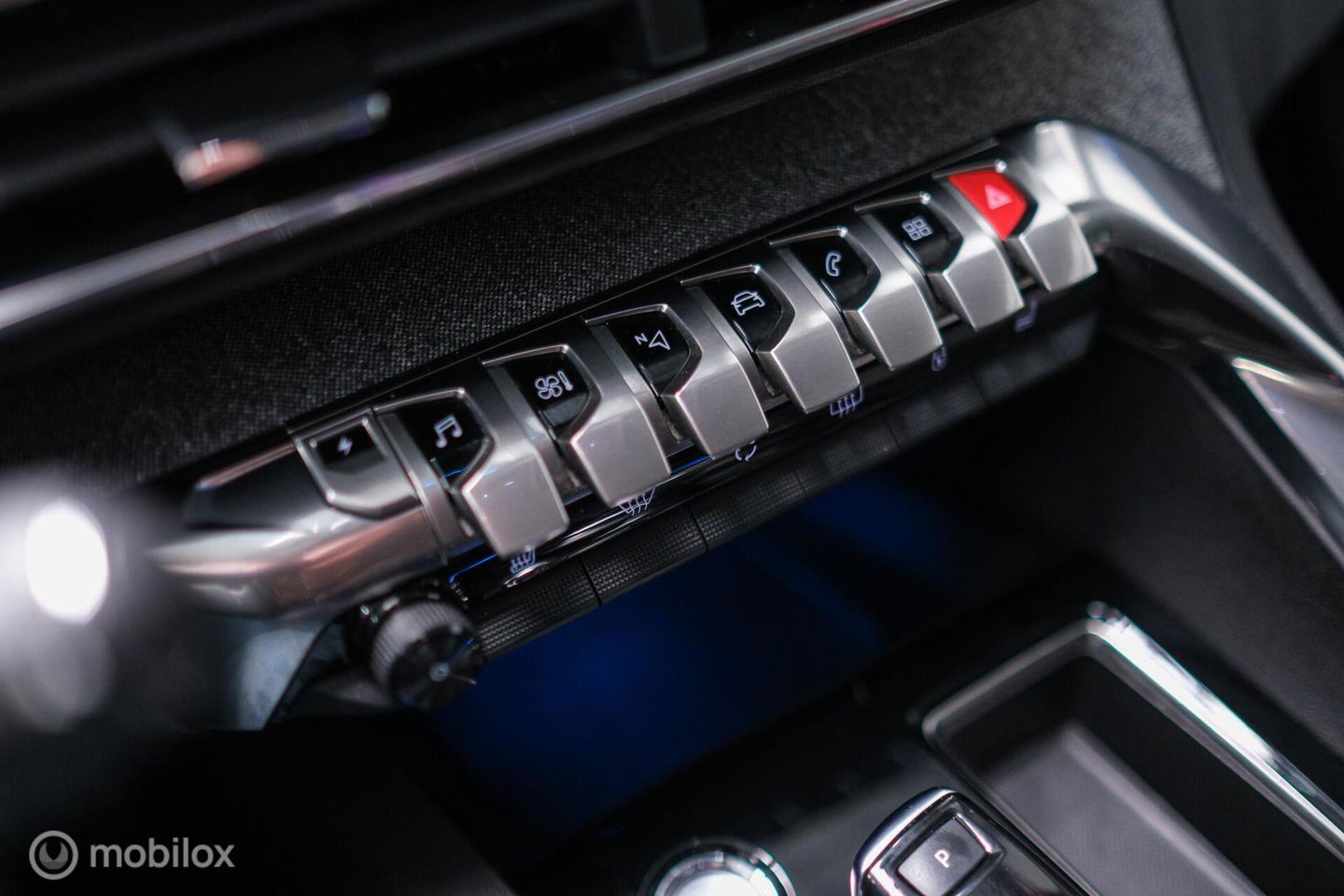 Peugeot 3008 1.6 HYbrid 225 pk Allure | Trekhaak | NL auto | Camera | Leder | HUD | rijklaaprijs | All season banden |