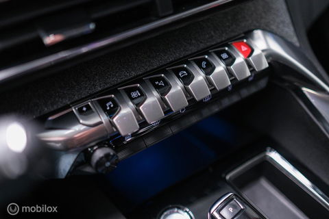 Peugeot 3008 1.6 HYbrid 225 pk Allure | Trekhaak | NL auto | Camera | Leder | HUD | rijklaaprijs | All season banden |