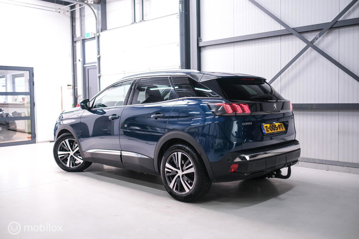 Peugeot 3008 1.6 HYbrid 225 pk Allure | Trekhaak | NL auto | Camera | Leder | HUD | rijklaaprijs | All season banden |