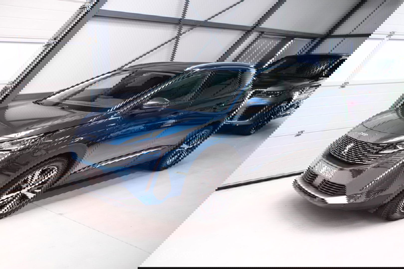 Peugeot 3008 1.6 HYbrid 225 pk Allure | Trekhaak | NL auto | Camera | Leder | HUD | rijklaaprijs | All season banden |