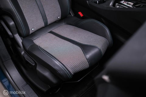 Peugeot 3008 1.6 HYbrid 225 pk Allure | Trekhaak | NL auto | Camera | Leder | HUD | rijklaaprijs | All season banden |