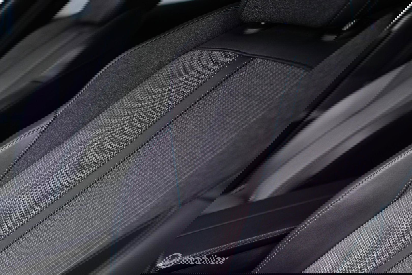 Peugeot 3008 1.6 HYbrid 225 pk Allure | Trekhaak | NL auto | Camera | Leder | HUD | rijklaaprijs | All season banden |