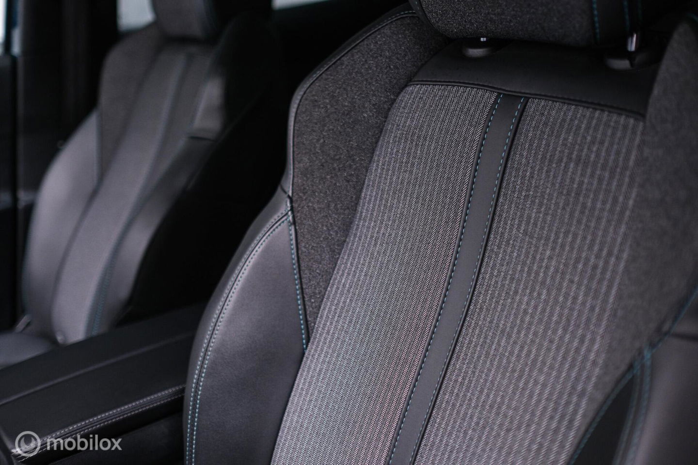 Peugeot 3008 1.6 HYbrid 225 pk Allure | Trekhaak | NL auto | Camera | Leder | HUD | rijklaaprijs | All season banden |