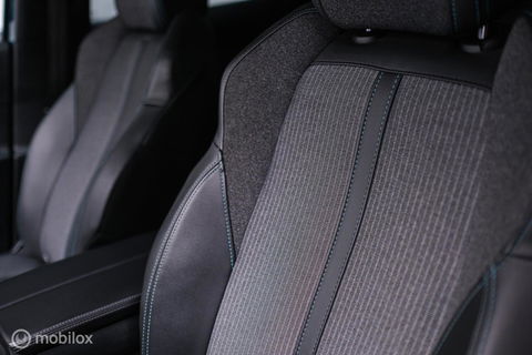 Peugeot 3008 1.6 HYbrid 225 pk Allure | Trekhaak | NL auto | Camera | Leder | HUD | rijklaaprijs | All season banden |