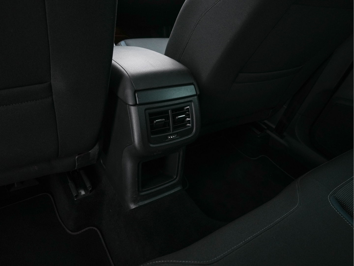 SEAT Ateca 1.0 EcoTSI Style (INCL-BTW) *FULL-LED | NAVI-FULLMAP | CAMERA | DAB+ | COMFORTSEATS |  ECC | PDC | CRUISE | PRIVACY-GLASS | CARPLAY | 17''ALU*