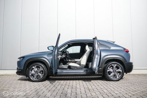 Mazda MX-30 e-SkyActiv 145 Luxury 36 kWh | Trekhaak | Camera | Adaptive | NL auto NAP | rijklaarprijs |