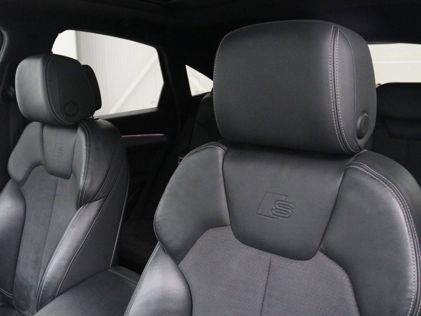 Audi Q5 Sportback 55 TFSIe S edition | Panoramadak | Bang & Olufsen | Stoelverwarming | Adaptive cruise | Luchtvering | Matrix LED | 21'' | Carplay | Half leder | Navigatie | Camera | S Line | PHEV | Plug In