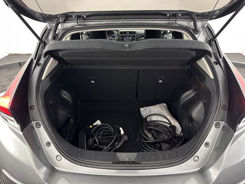 Nissan Leaf N-Connecta 40 kWh {SOH-90%} Aut. *HEATPUMP | ADAPTIVE-CRUISE | NAVI-FULLMAP | TOPVIEW | KEYLESS | BLINDSPOT |  DIGI-COCKPIT | HEATED-COMFORTSEATS | DAB | PRIVACYGLASS | ECC | PDC | CARPLAY | 17"ALU*