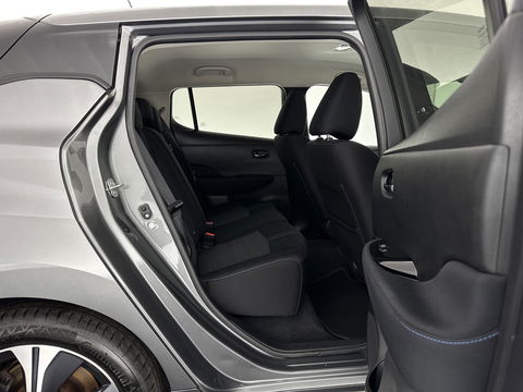 Nissan Leaf N-Connecta 40 kWh {SOH-90%} Aut. *HEATPUMP | ADAPTIVE-CRUISE | NAVI-FULLMAP | TOPVIEW | KEYLESS | BLINDSPOT |  DIGI-COCKPIT | HEATED-COMFORTSEATS | DAB | PRIVACYGLASS | ECC | PDC | CARPLAY | 17"ALU*