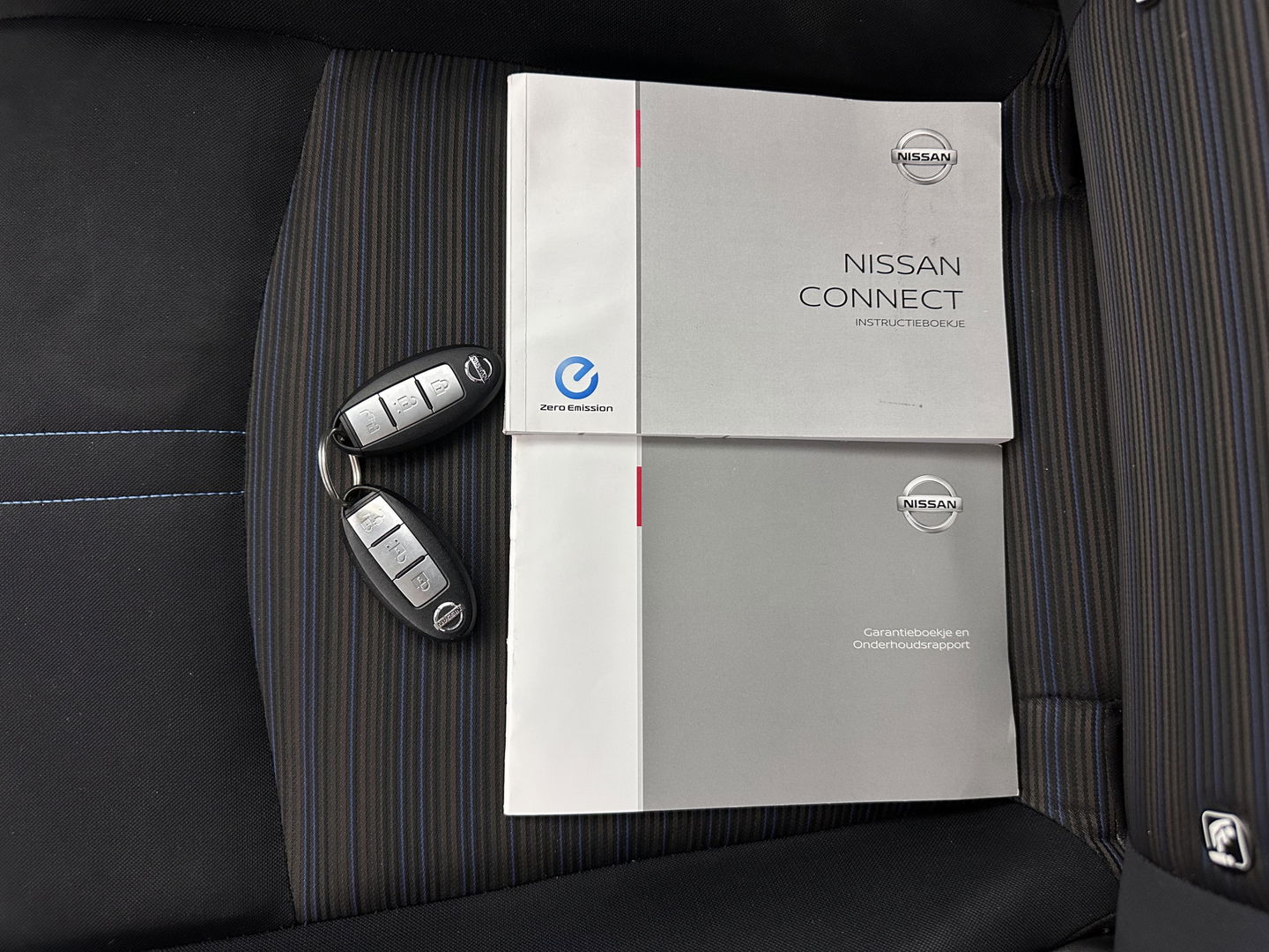 Nissan Leaf N-Connecta 40 kWh {SOH-90%} Aut. *HEATPUMP | ADAPTIVE-CRUISE | NAVI-FULLMAP | TOPVIEW | KEYLESS | BLINDSPOT |  DIGI-COCKPIT | HEATED-COMFORTSEATS | DAB | PRIVACYGLASS | ECC | PDC | CARPLAY | 17"ALU*