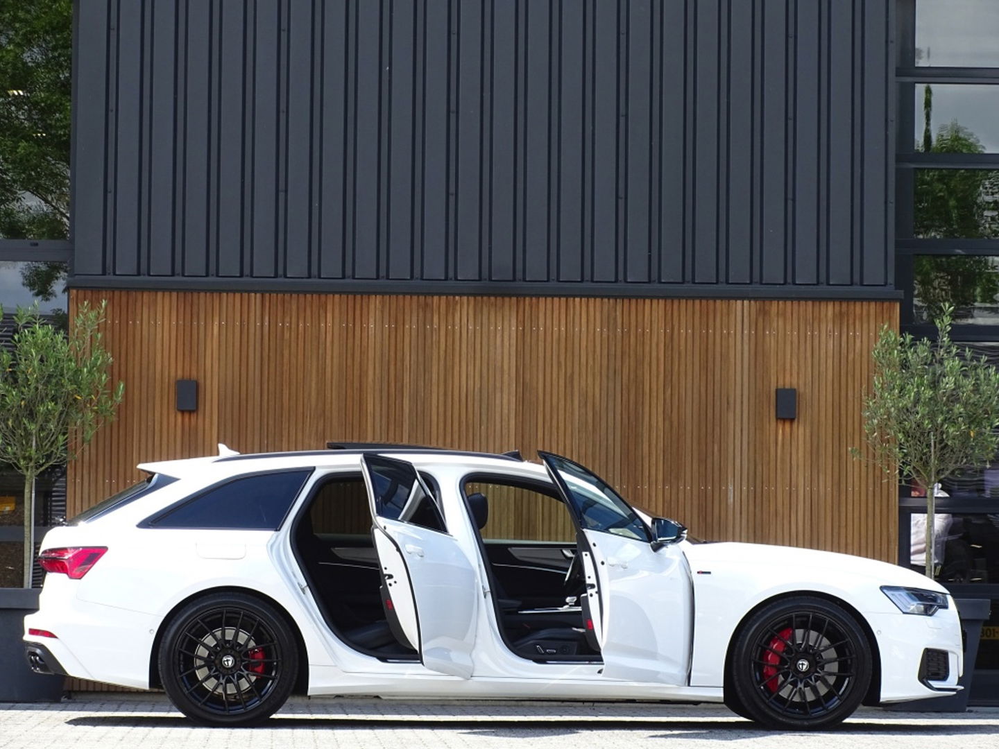 Audi A6 Avant A6 55 TFSI e 425PK ABT Edition / S-LINE / B&O