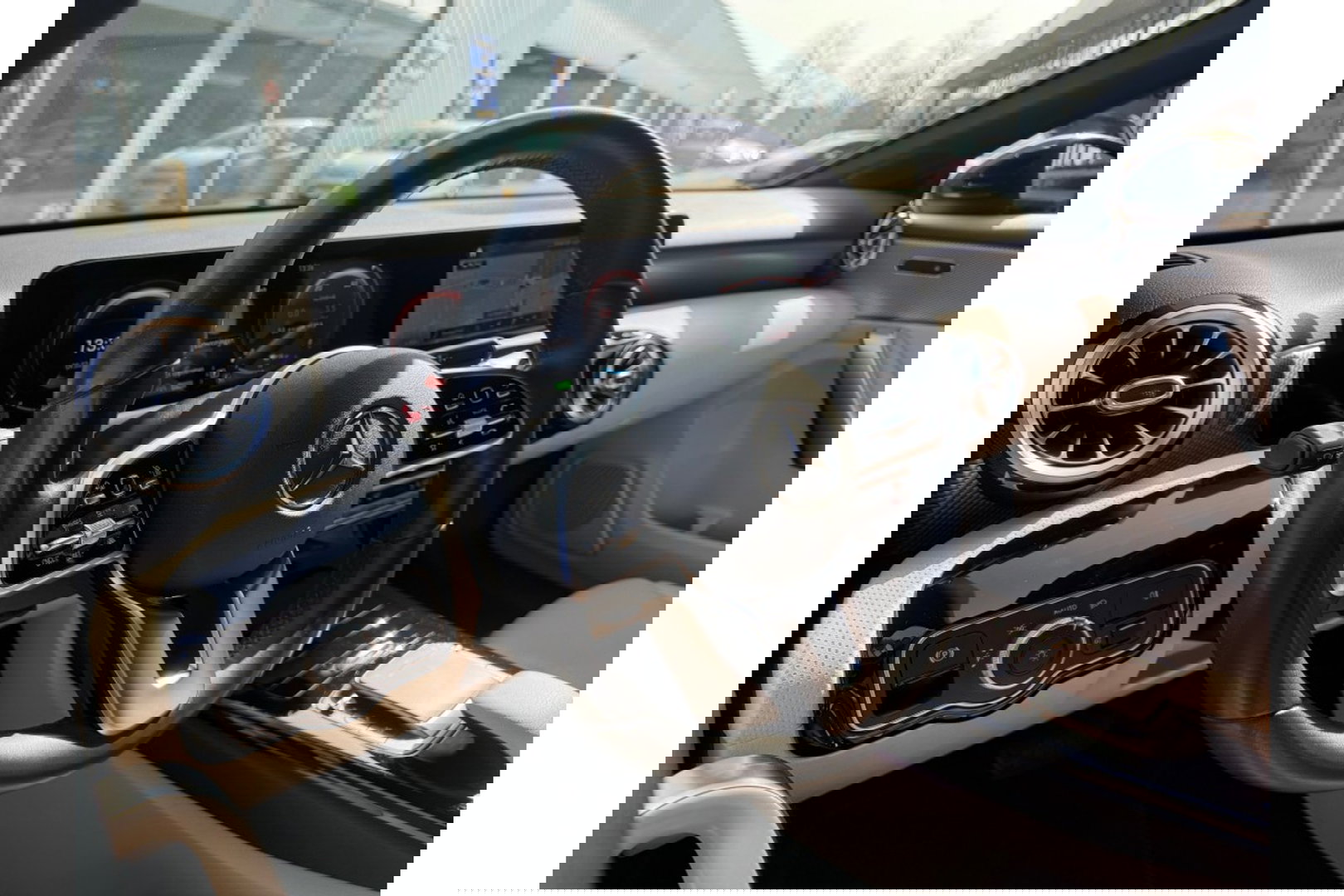 Mercedes-Benz A-Klasse 250e PREMIUM AUTOMAAT PHEV LEER NAVI PDC-CAMERA.