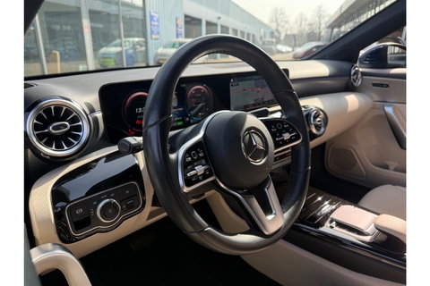 Mercedes-Benz A-Klasse 250e PREMIUM AUTOMAAT PHEV LEER NAVI PDC-CAMERA.