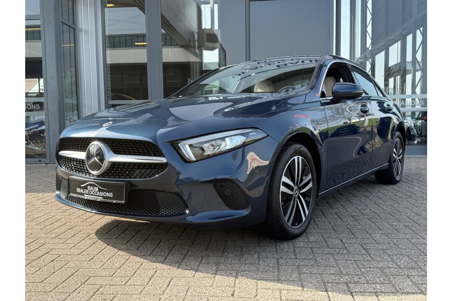 Mercedes-Benz A-Klasse 250e PREMIUM AUTOMAAT PHEV LEER NAVI PDC-CAMERA.