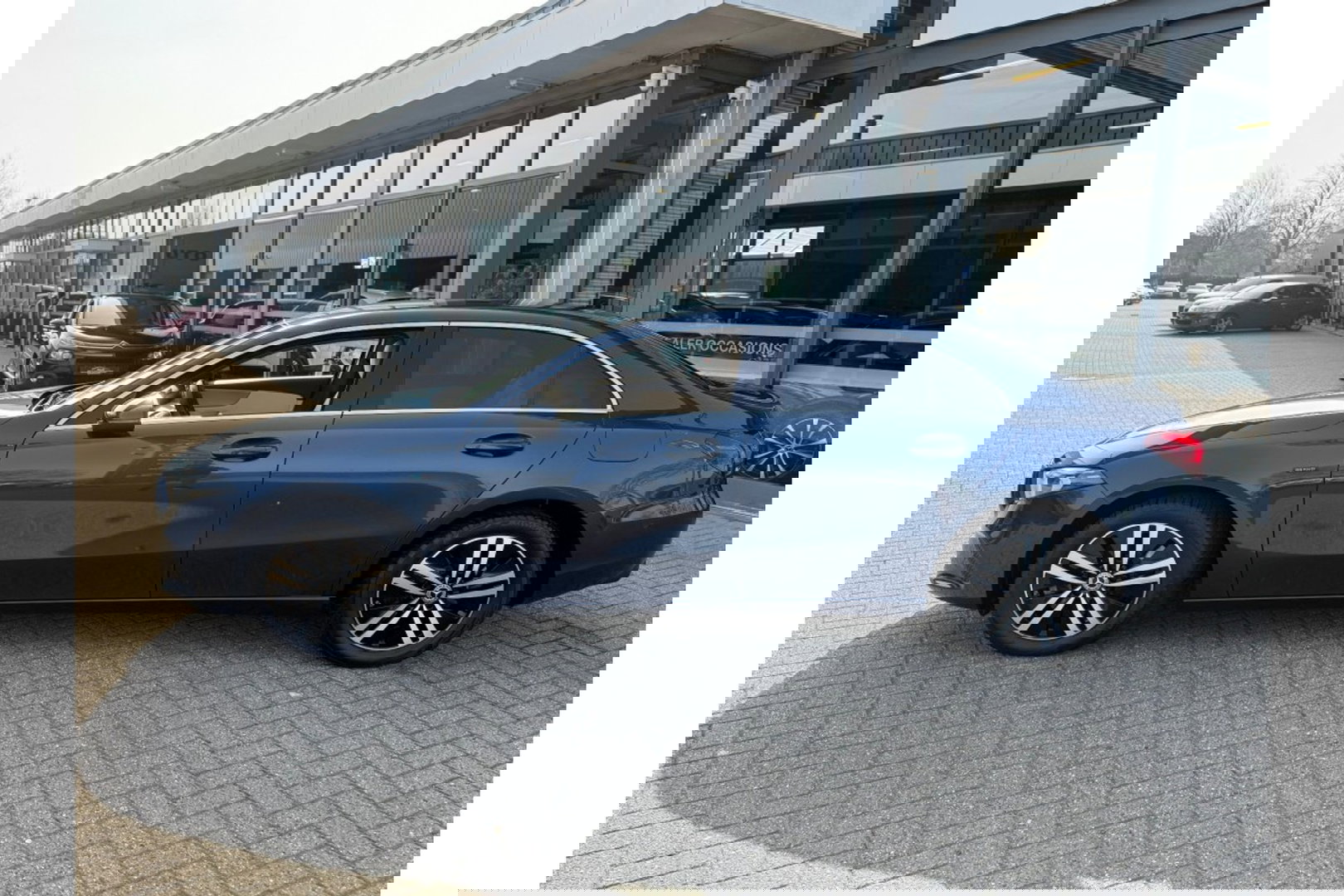 Mercedes-Benz A-Klasse 250e PREMIUM AUTOMAAT PHEV LEER NAVI PDC-CAMERA.