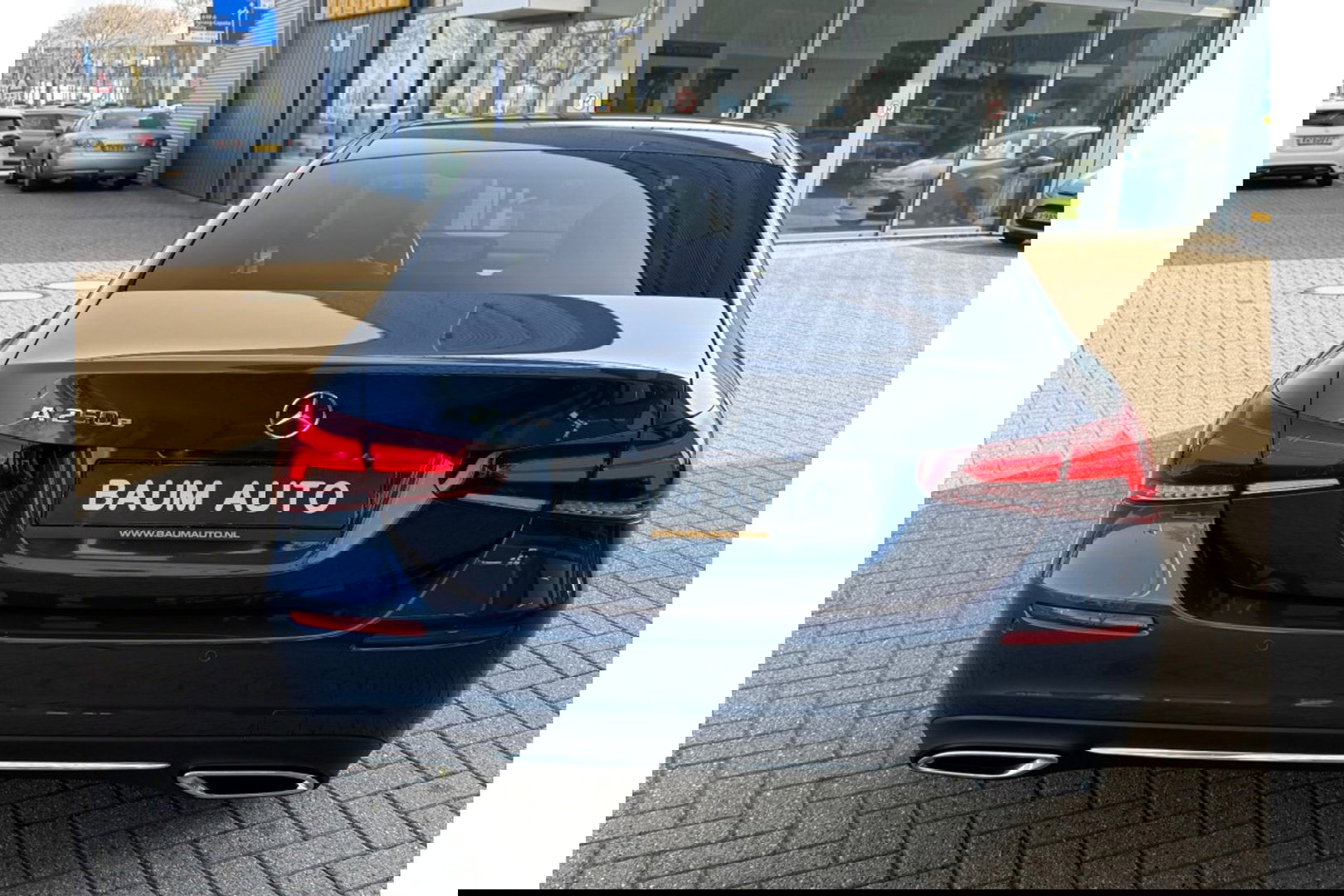 Mercedes-Benz A-Klasse 250e PREMIUM AUTOMAAT PHEV LEER NAVI PDC-CAMERA.