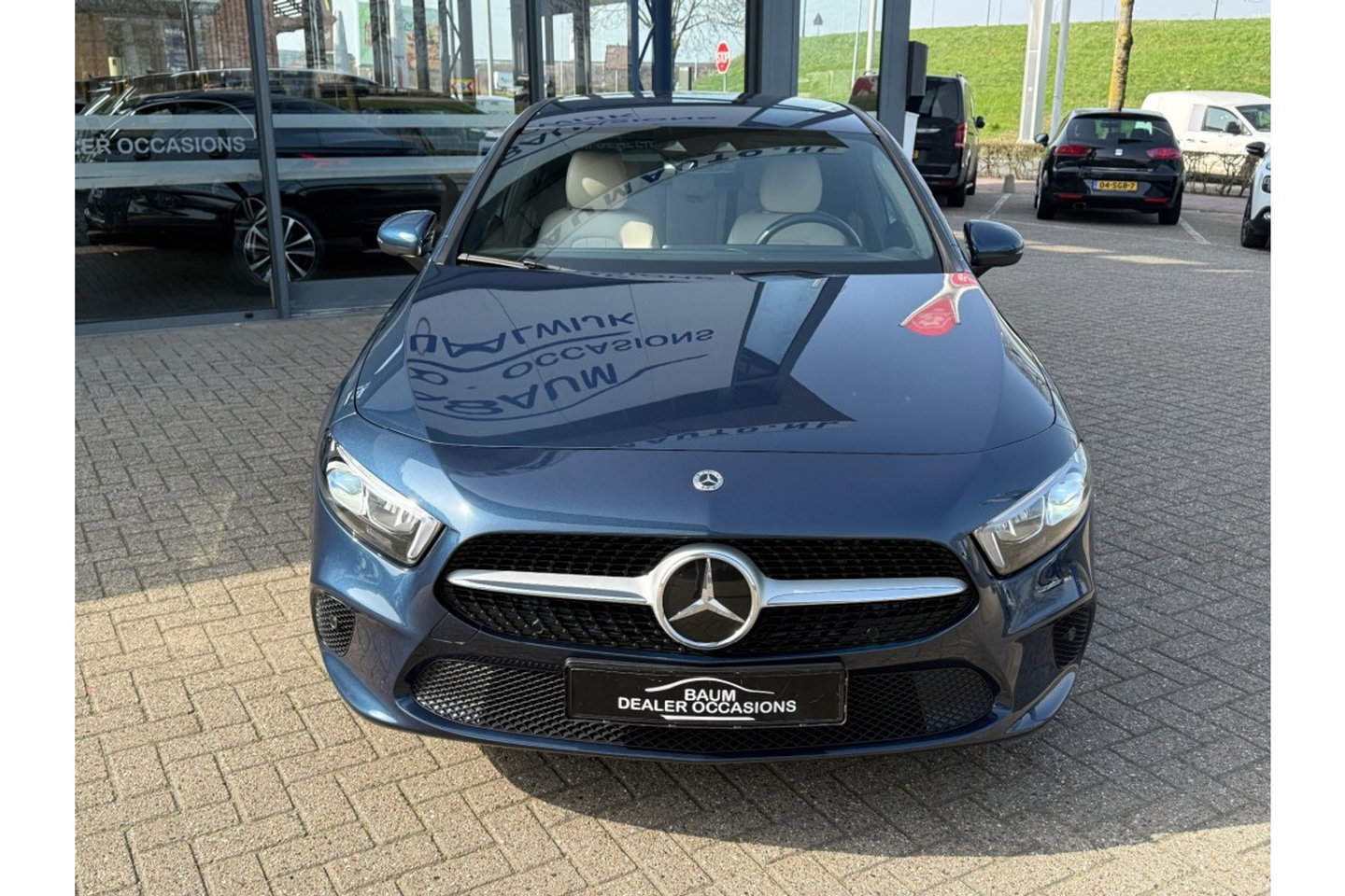 Mercedes-Benz A-Klasse 250e PREMIUM AUTOMAAT PHEV LEER NAVI PDC-CAMERA.
