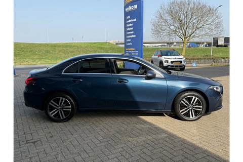 Mercedes-Benz A-Klasse 250e PREMIUM AUTOMAAT PHEV LEER NAVI PDC-CAMERA.