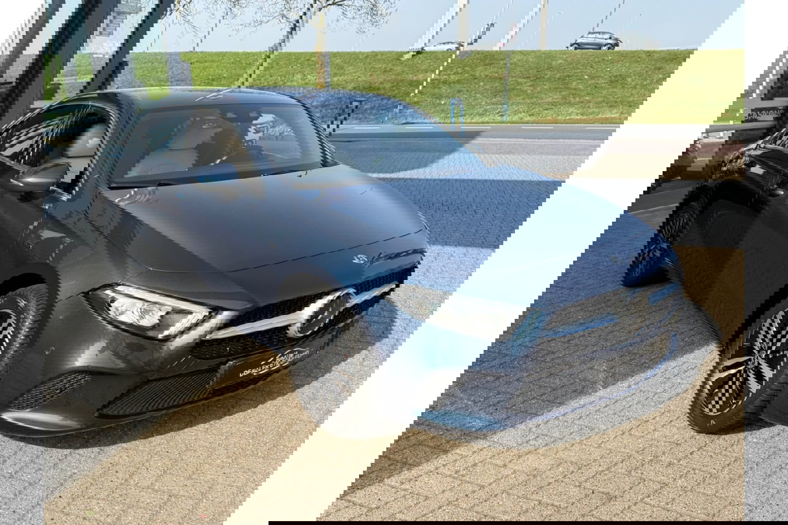 Mercedes-Benz A-Klasse 250e PREMIUM AUTOMAAT PHEV LEER NAVI PDC-CAMERA.