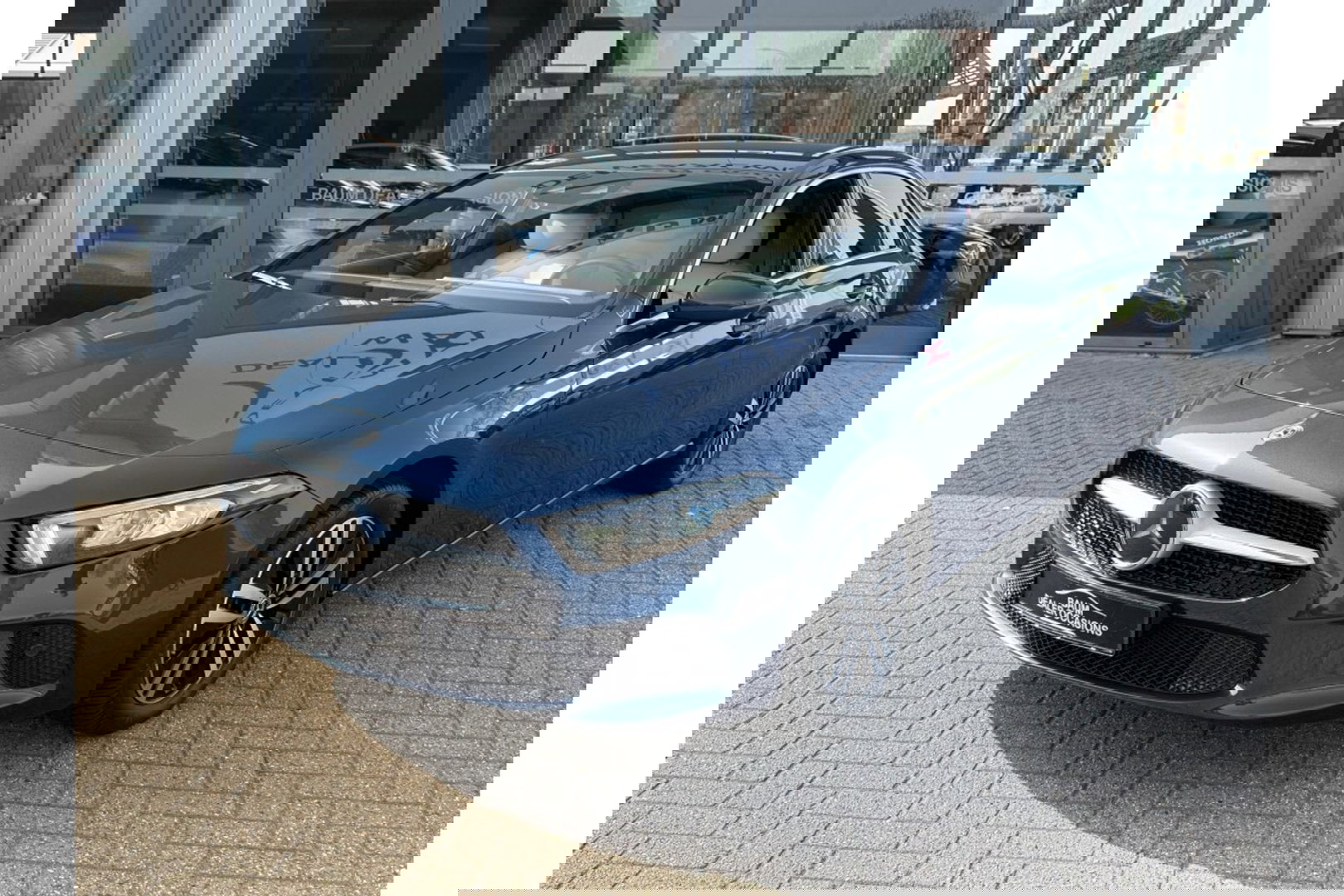 Mercedes-Benz A-Klasse 250e PREMIUM AUTOMAAT PHEV LEER NAVI PDC-CAMERA.