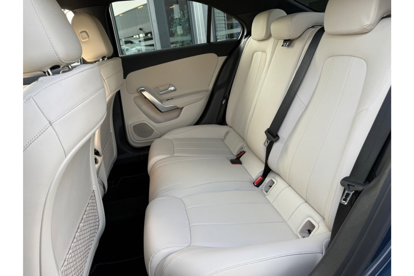 Mercedes-Benz A-Klasse 250e PREMIUM AUTOMAAT PHEV LEER NAVI PDC-CAMERA.