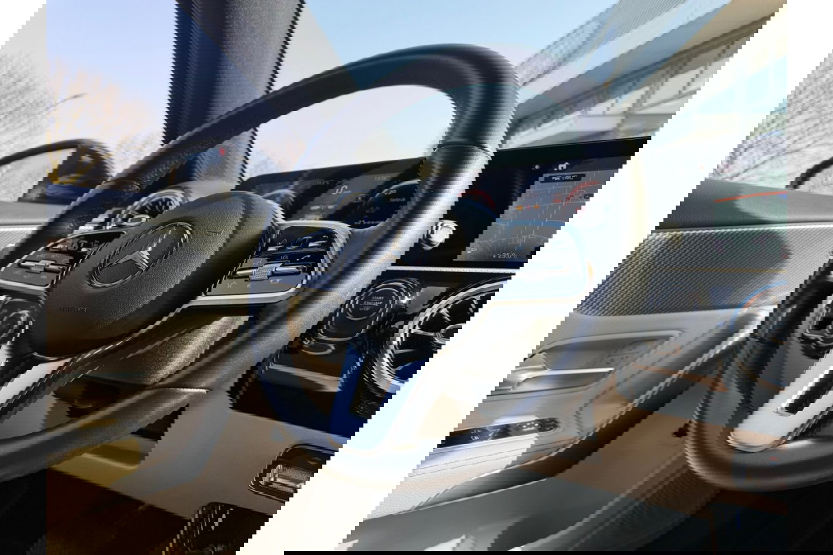 Mercedes-Benz A-Klasse 250e PREMIUM AUTOMAAT PHEV LEER NAVI PDC-CAMERA.