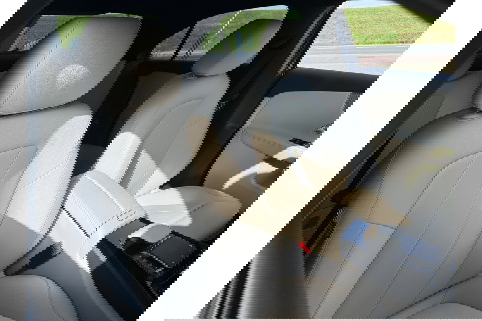 Mercedes-Benz A-Klasse 250e PREMIUM AUTOMAAT PHEV LEER NAVI PDC-CAMERA.