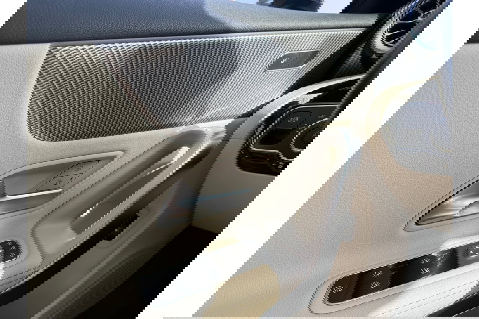 Mercedes-Benz A-Klasse 250e PREMIUM AUTOMAAT PHEV LEER NAVI PDC-CAMERA.