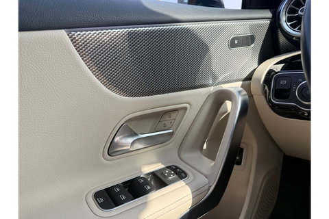 Mercedes-Benz A-Klasse 250e PREMIUM AUTOMAAT PHEV LEER NAVI PDC-CAMERA.