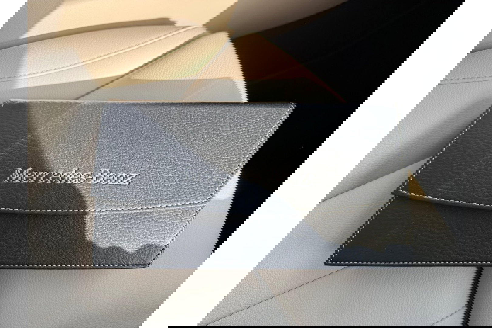 Mercedes-Benz A-Klasse 250e PREMIUM AUTOMAAT PHEV LEER NAVI PDC-CAMERA.