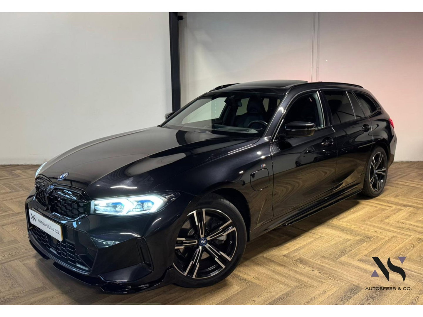 BMW 3 Serie Touring 330e xDrive PANO KEYLESS CAM LASER