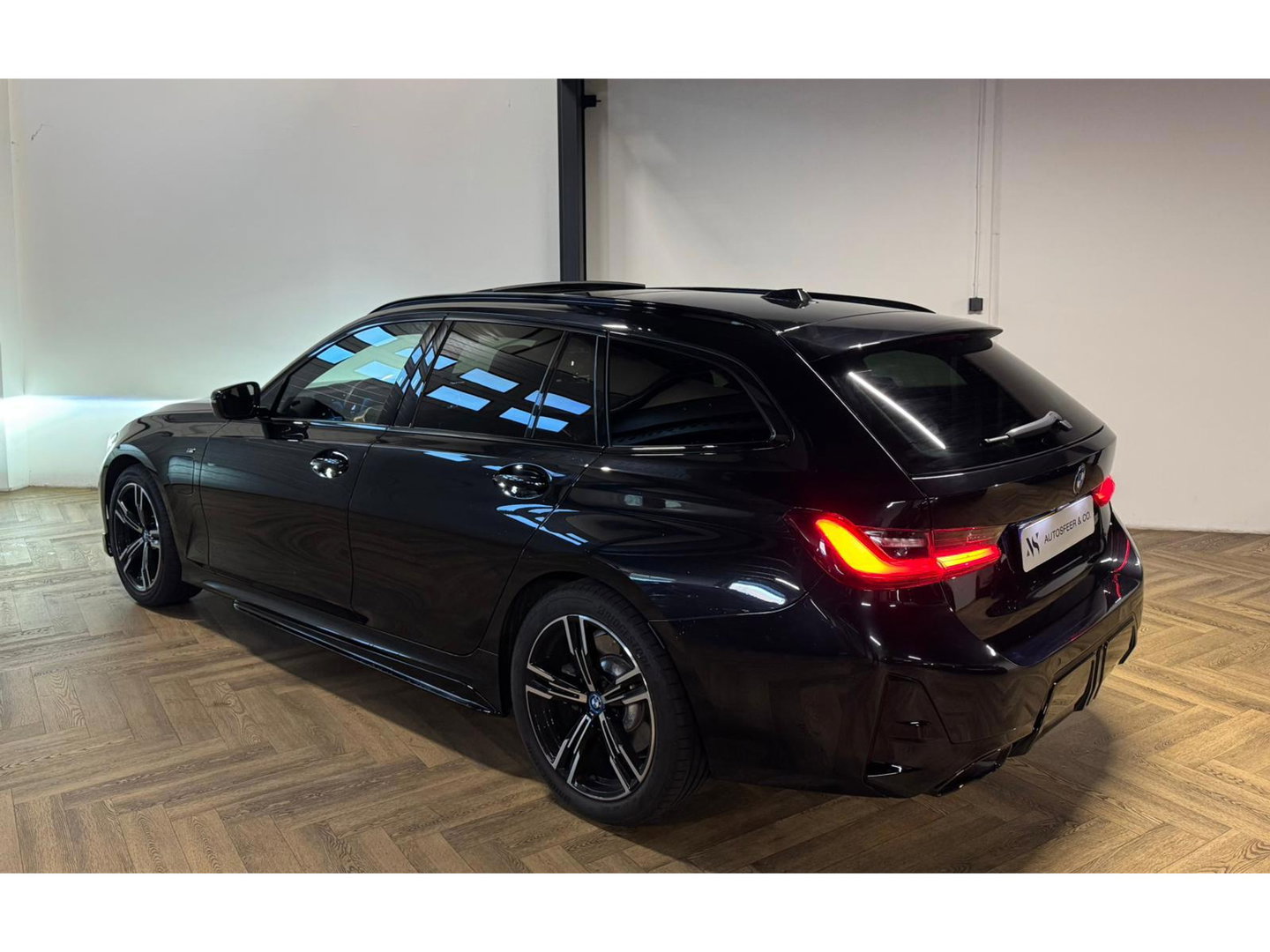 BMW 3 Serie Touring 330e xDrive PANO KEYLESS CAM LASER