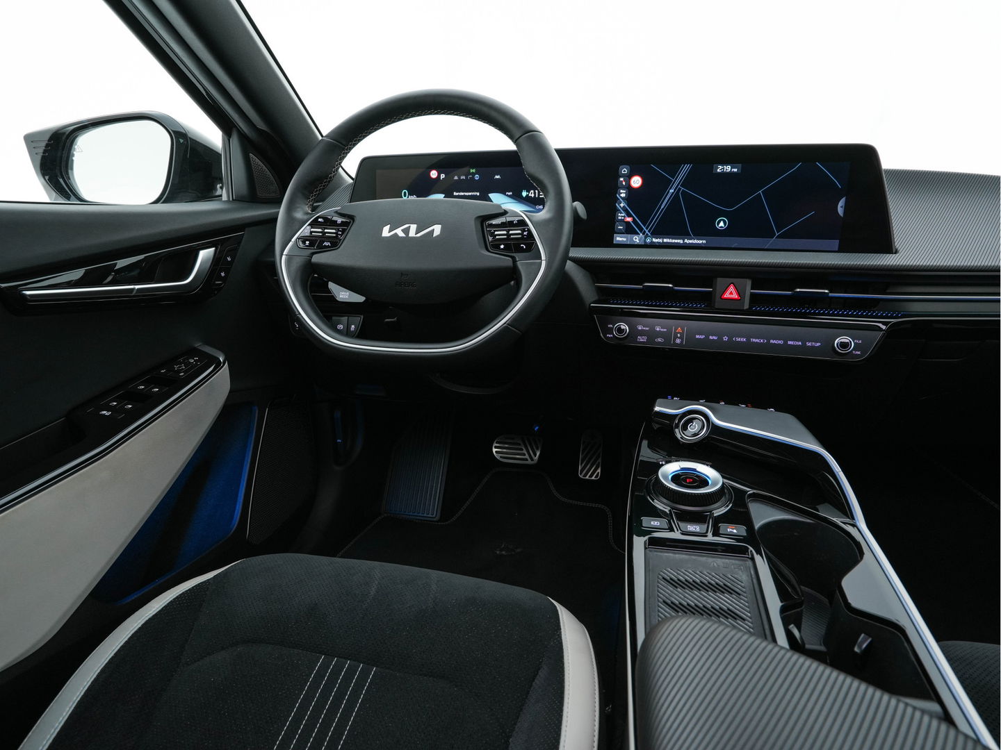 Kia Ev6 GT-Line 77.4 kWh (3-Fase-11kW) {SOH-100%} (INCL-BTW) Aut. *HEATPUMP | PANO | HEAD-UP | LEATHER-ALCANTARA | ADAPTIVE-CRUISE | DIGI-COCKPIT | MERIDIAN-AUDIO | MEMORYPACK | FULL-LED | KEYLESS | TOPVIEW | DAB | BLINDSPOT | NAVI-FULLMAP |