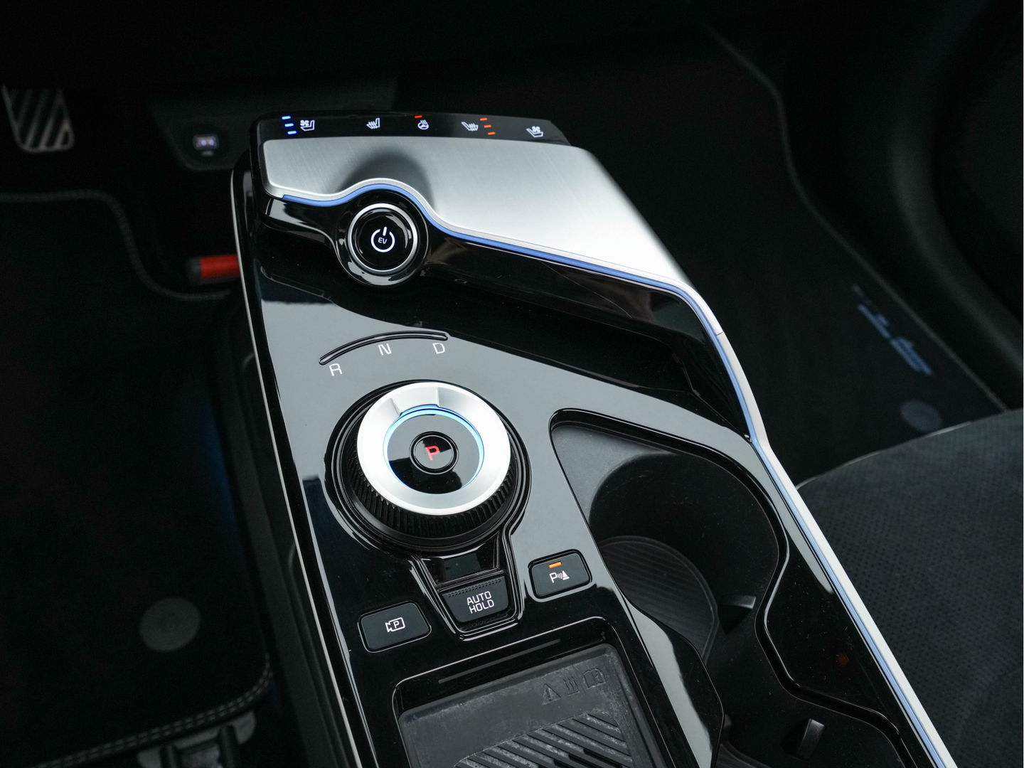 Kia Ev6 GT-Line 77.4 kWh (3-Fase-11kW) {SOH-100%} (INCL-BTW) Aut. *HEATPUMP | PANO | HEAD-UP | LEATHER-ALCANTARA | ADAPTIVE-CRUISE | DIGI-COCKPIT | MERIDIAN-AUDIO | MEMORYPACK | FULL-LED | KEYLESS | TOPVIEW | DAB | BLINDSPOT | NAVI-FULLMAP |