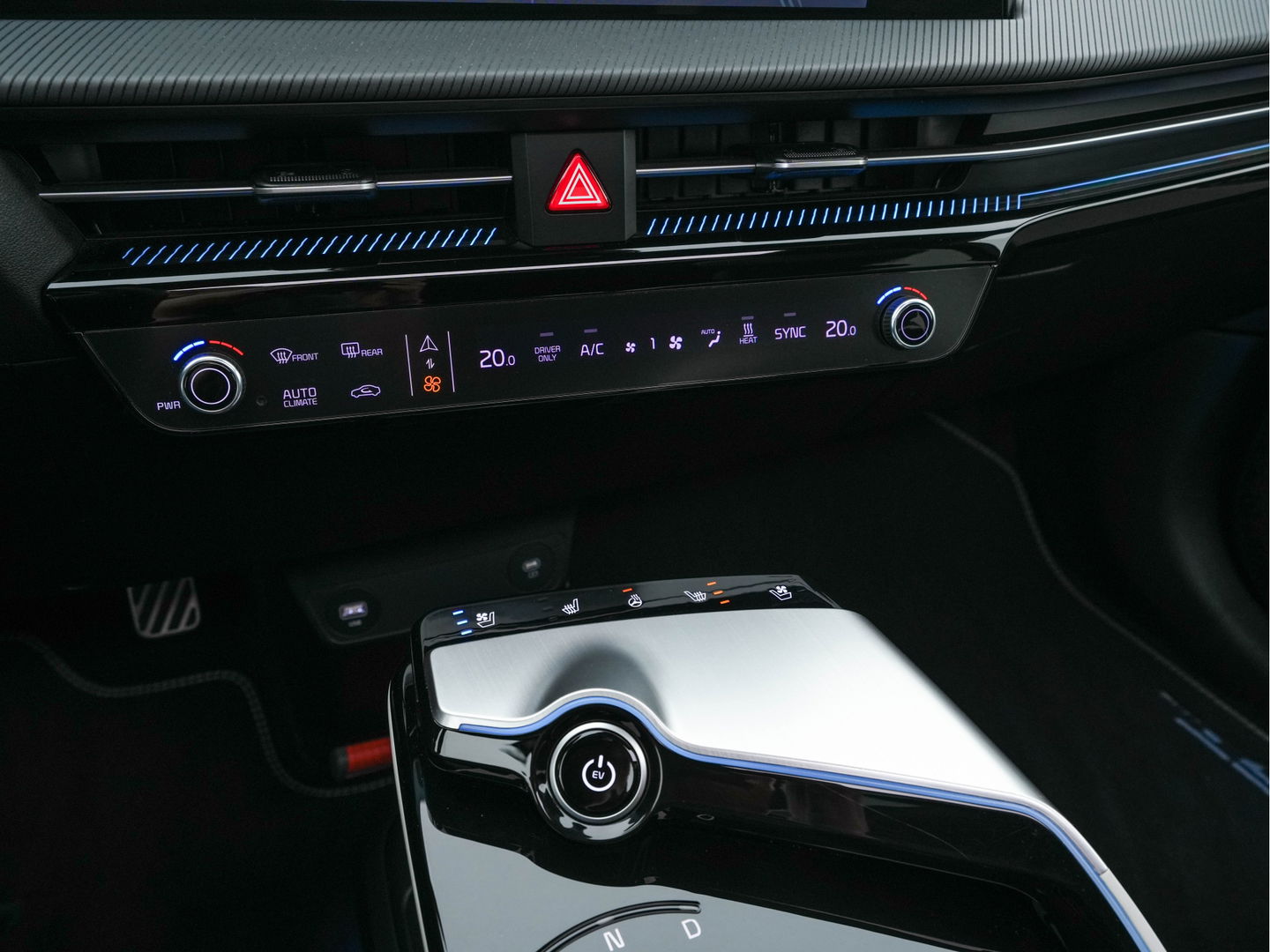 Kia Ev6 GT-Line 77.4 kWh (3-Fase-11kW) {SOH-100%} (INCL-BTW) Aut. *HEATPUMP | PANO | HEAD-UP | LEATHER-ALCANTARA | ADAPTIVE-CRUISE | DIGI-COCKPIT | MERIDIAN-AUDIO | MEMORYPACK | FULL-LED | KEYLESS | TOPVIEW | DAB | BLINDSPOT | NAVI-FULLMAP |