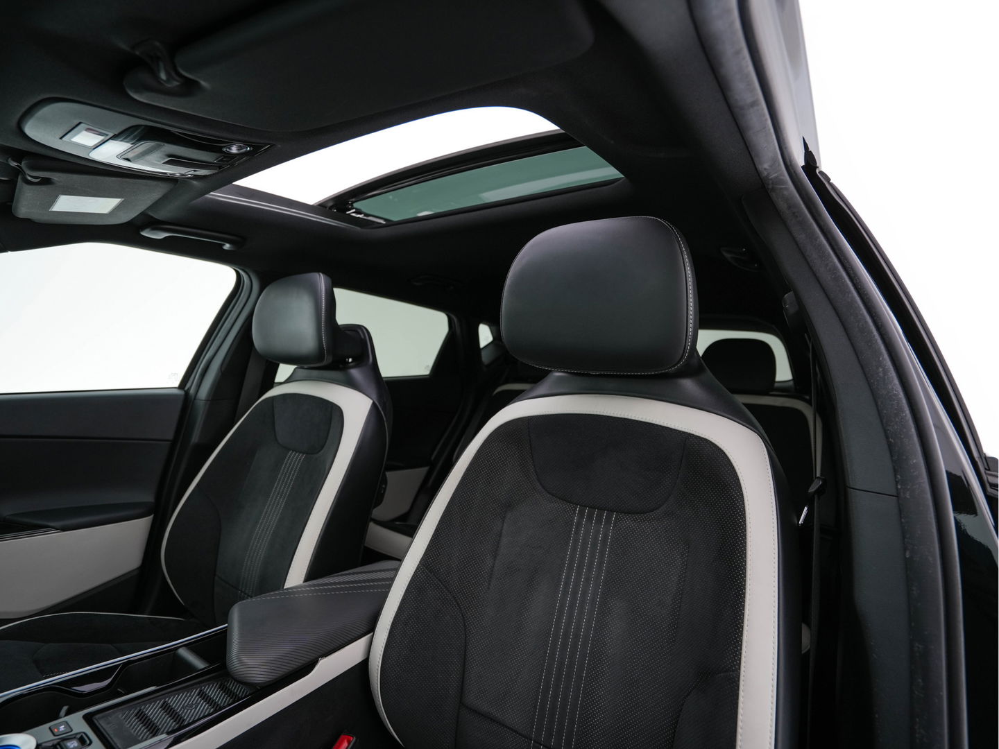 Kia Ev6 GT-Line 77.4 kWh (3-Fase-11kW) {SOH-100%} (INCL-BTW) Aut. *HEATPUMP | PANO | HEAD-UP | LEATHER-ALCANTARA | ADAPTIVE-CRUISE | DIGI-COCKPIT | MERIDIAN-AUDIO | MEMORYPACK | FULL-LED | KEYLESS | TOPVIEW | DAB | BLINDSPOT | NAVI-FULLMAP |