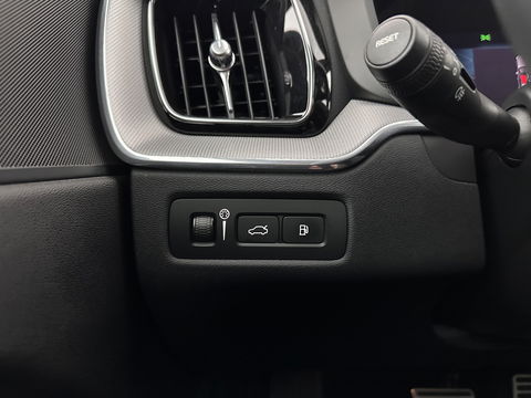 Volvo XC60 2.0 T6 AWD R-Design (Plug-In) (INCL-BTW) Aut. *PANO | LEATHER | FULL-LED | MEMORY-PACK | DIGI-COCKPIT | KEYLESS | CAMERA | BLINDSPOT | HEATED-SPORTSEATS | NAVI-FULLMAP | ECC | PDC | ADAPTIVE-CRUISE | MODEL 2022 | TOWBAR*